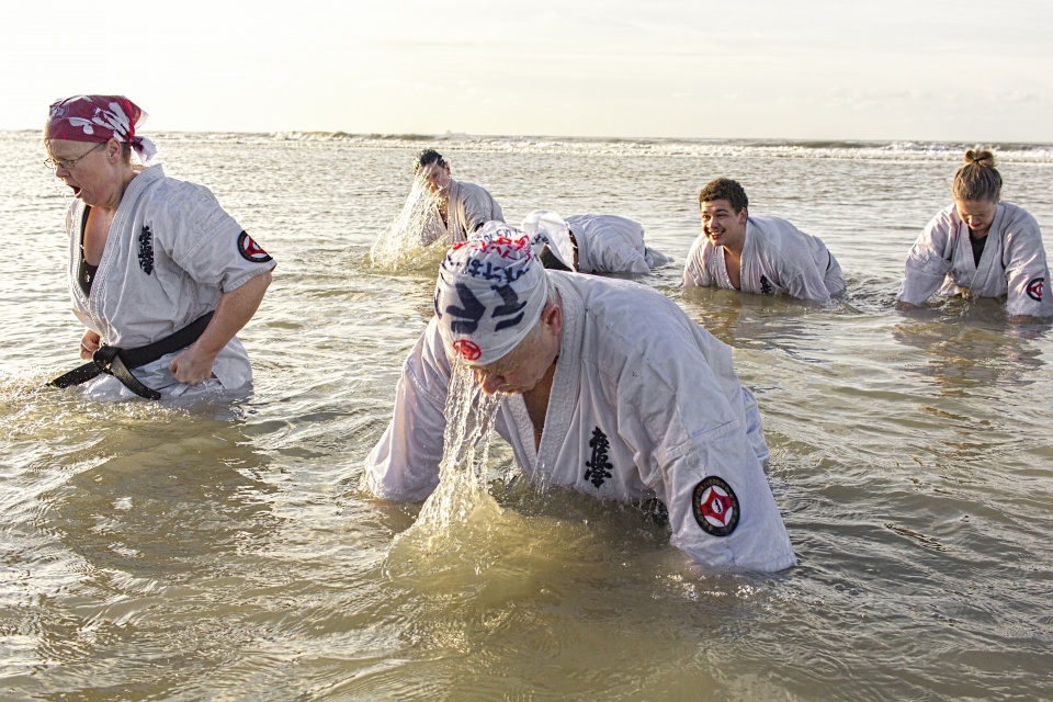 Nieuwjaarsduik Wijk aan Zee 2016