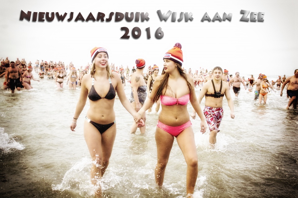 Onder warme omstandigheden werd om 3 uur zondagmiddag het start schot gegeven voor de nieuwjaarsduik 2016 in Wijk aan Zee, 2000 deelnemers werd net niet gehaald. De teller bleef steken op 1947 deelnemers, maar dat mocht de pret niet drukken, jong en oud, toeschouwers en deelnemers beleefde een leuke en vrolijke middag, wat werd afgesloten met een kopje erwtensoep om vervolgens in file richting huiswaarts te vertrekken.een goed begin van 2016.