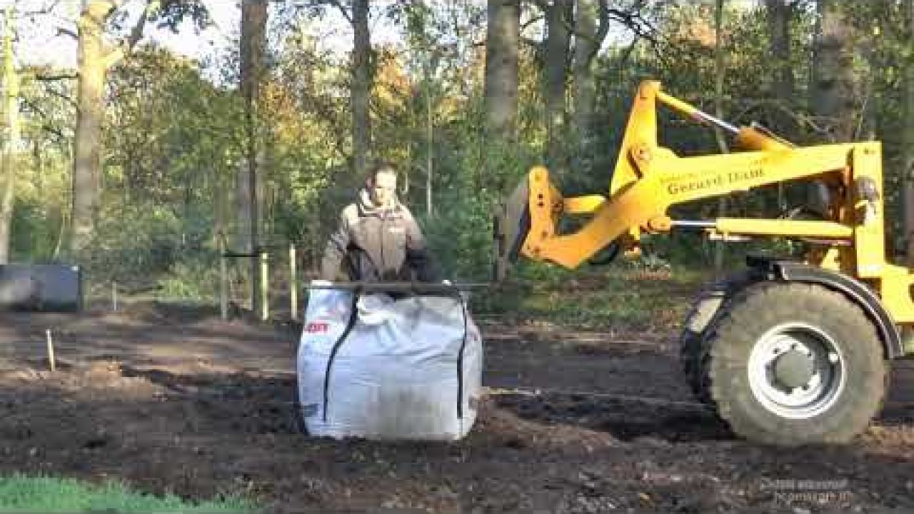 Oprijlaan Kasteel Marquette 48 bomen rijker. 3/3